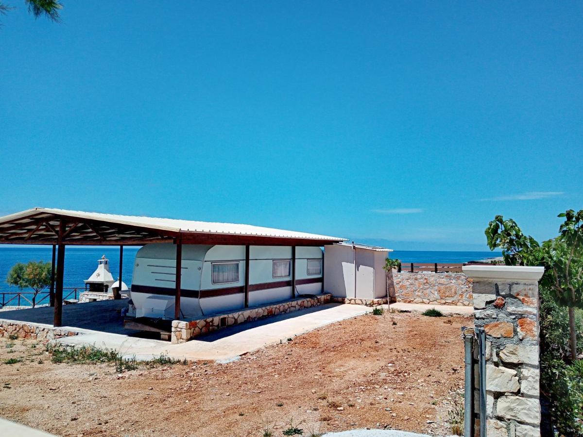 Caravan Fishing Spot Porto Roxa Agios Leon エクステリア 写真